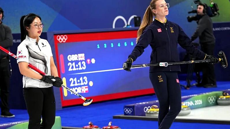 Atletas competem em torneio de curling nos Jogos Olímpicos de Inverno