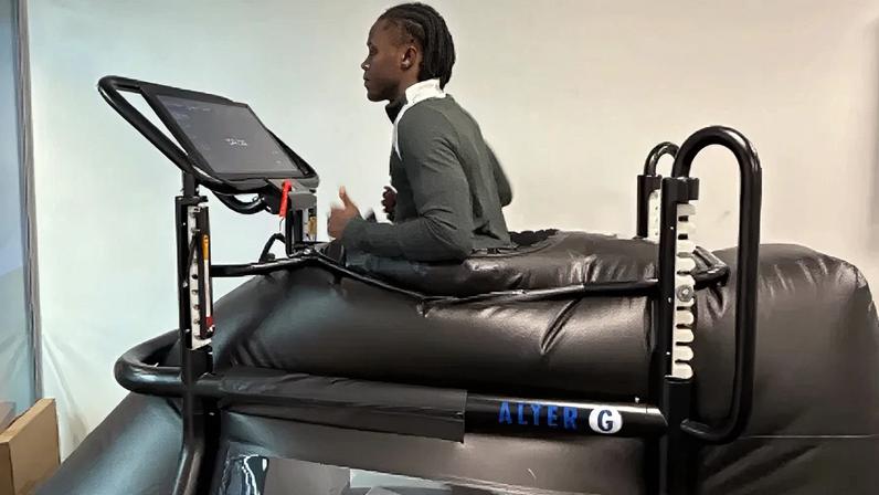 Quenda recupera da cirurgia em Londres numa passadeira antigravidade