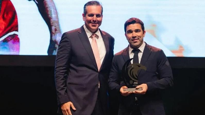 Deco homenageado pelo Santa Clara