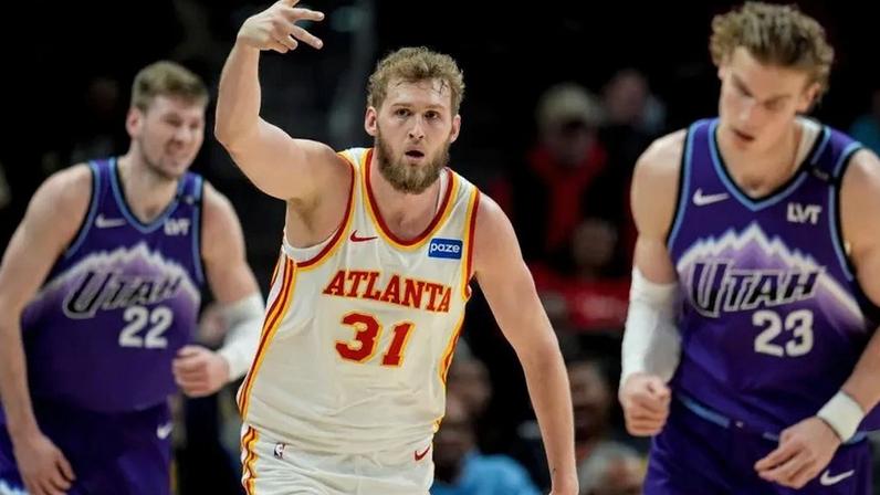 Jock Landale com exibição de uma vida na estreia pelos Hawks... após troca de última hora e viagem de carro