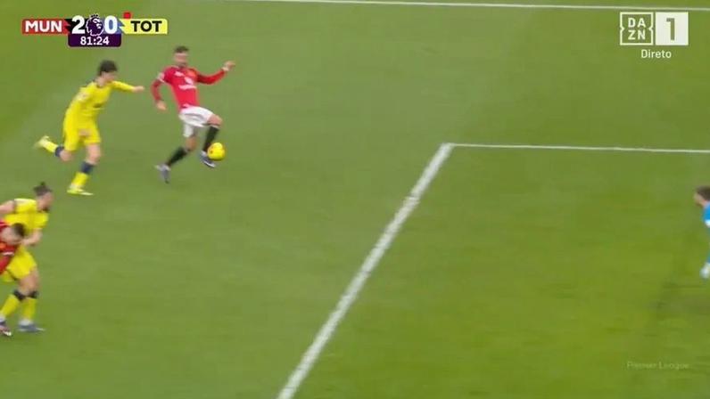 Dalot assiste e Bruno Fernandes marca no jogo Manchester United-Tottenham