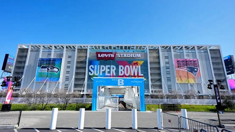 Super Bowl no Levi's Stadium: Patriots e Seahawks competem.