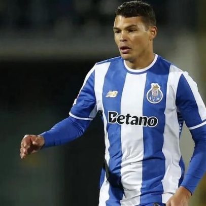 Thiago Silva submetido a tratamento com pinças