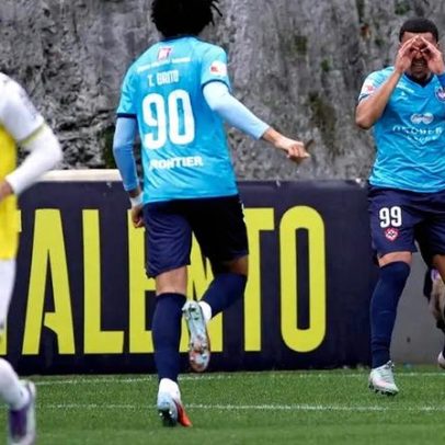 Oliveirense vence Vizela 3-0 mesmo com desvantagem numérica precoce