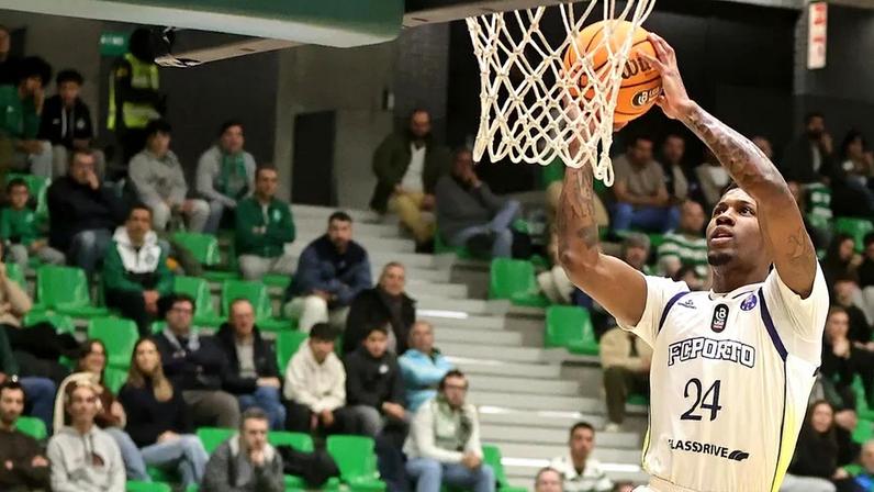 FC Porto vence Sporting no João Rocha por 76-82 num jogo de basquetebol
