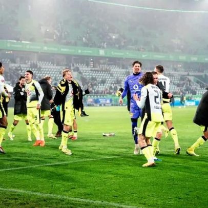 Assistência de Fábio Silva garante triunfo do Dortmund em Wolfsburgo