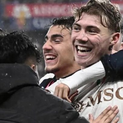 Nápoles vence Génova com penálti de Hojlund nos descontos