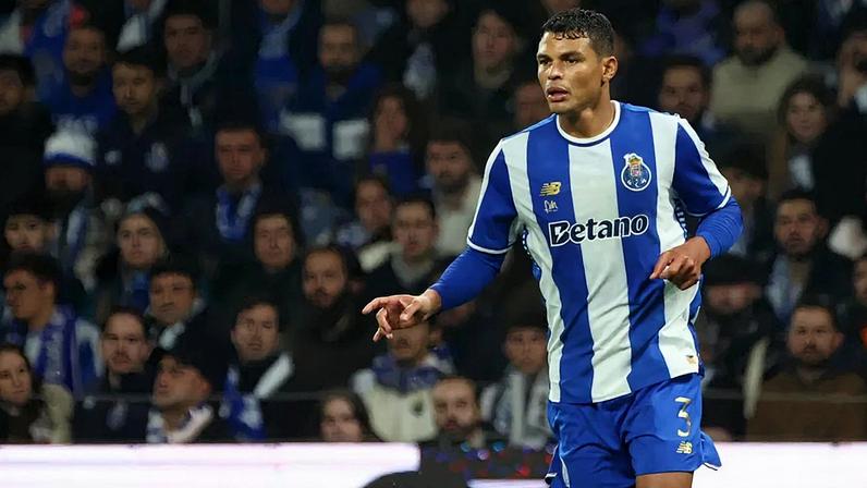 Roberto Carlos elogia escolha de Thiago Silva, que regressou ao FC Porto