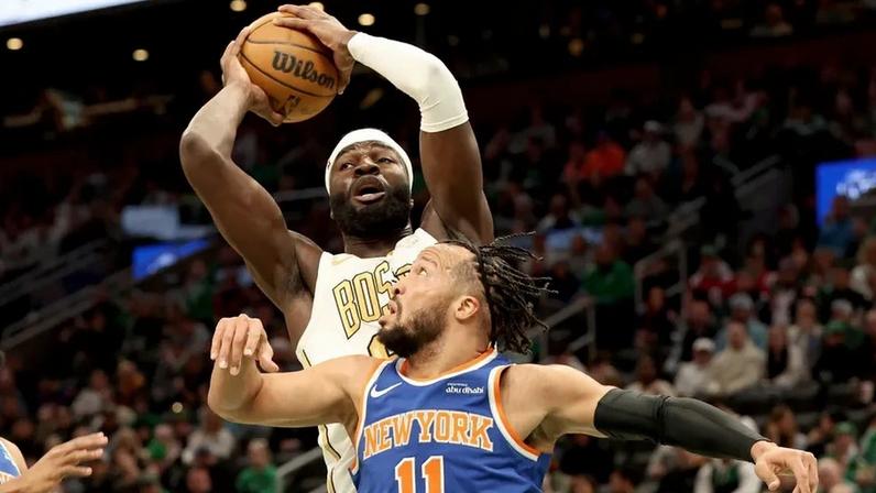 Neemias Queta defronta os Knicks no jogo da NBA