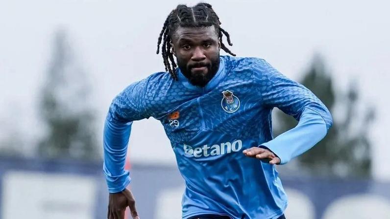 ÀS ORDENS. Moffi entre as novidades na lista de eleitos para o clássico