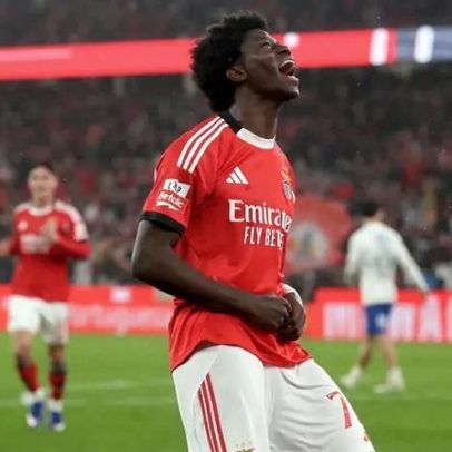 Benfica vence Alverca e reacções apontam para estrelinha do Seixal