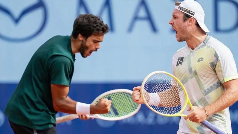 Francisco Cabral e Lucas Miedler festejam