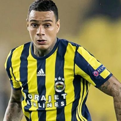 Van der Wiel enfrenta ansiedade e afirma que o futebol é uma prisão