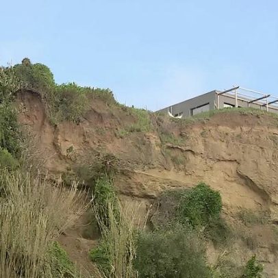 Deslizamento de terras obriga a retirada de 31 pessoas na Costa da Caparica