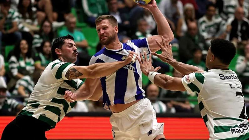 Linus Persson, andebolista do FC Porto, enfrenta fim de época após cirurgia.