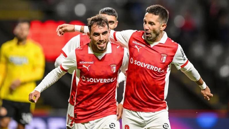 Ricardo Horta celebra com João Moutinho