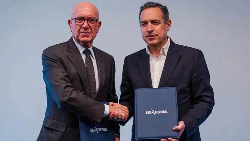 José Neves, da AF Porto, e Reinaldo Teixera, da Liga Portugal, formalizam nova parceria