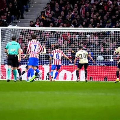 VAR demora 7 minutos a analisar lance de fora de jogo semiautomático Madrid-Barcelona
