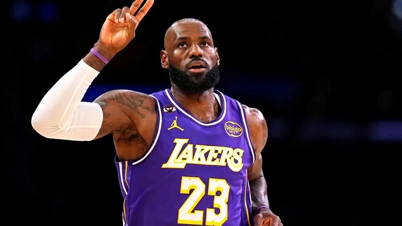 LeBron James destaca-se como o jogador mais velho