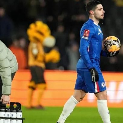 Pedro Neto faz hat-trick com golo olímpico numa noite inesquecível