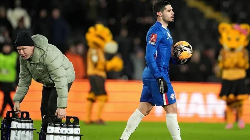 Pedro Neto destaca-se com hat-trick contra o Hull City