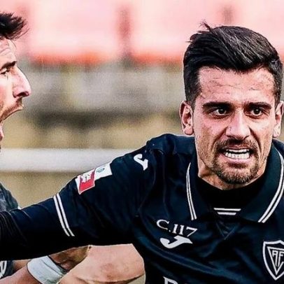 Ac. Viseu-Oliveirense vence 4-1 em casa e segue na subida