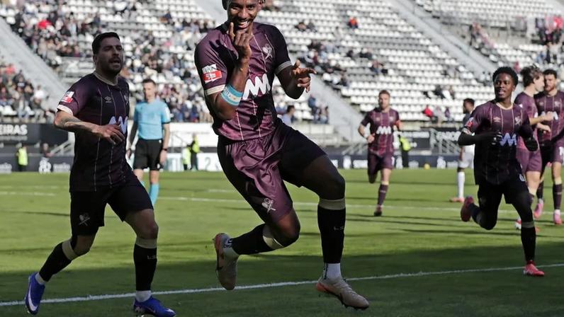 Róchez celebra golo que iniciou a reviravolta em Faro