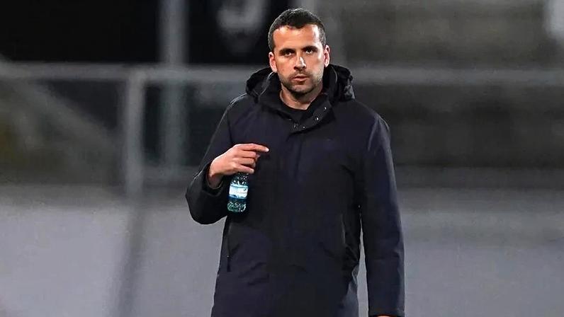 João Nuno reconhece mérito do Vitória após derrota do E. Amadora