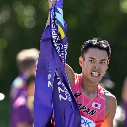 Toshikazu Yamanishi bate recorde mundial na meia maratona de marcha