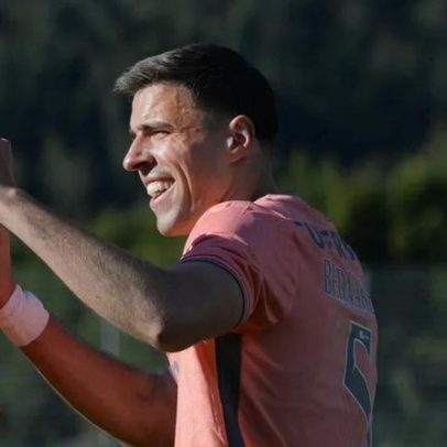 Bednarek dedica golo a Samu durante momento difícil