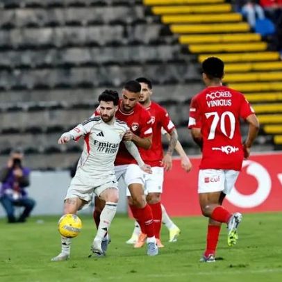 Benfica revela nova abordagem tática com Rafa a mudar o jogo