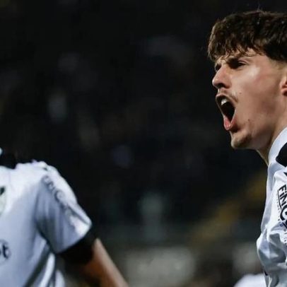 Thiago Balieiro paga aposta de Luís Pinto