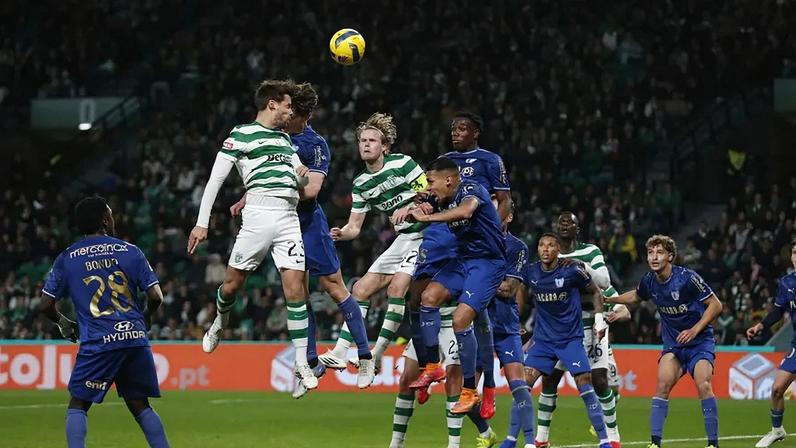 Daniel Bragança estreou-se a marcar de cabeça na carreira frente ao Famalicão