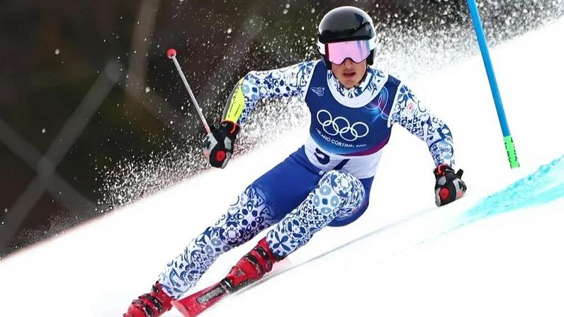 Emeric Guerillot desqualificado em prova de slalom em Stelvio, Itália.