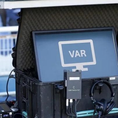 Chefe de arbitragem da UEFA pede mudança na intervenção do VAR