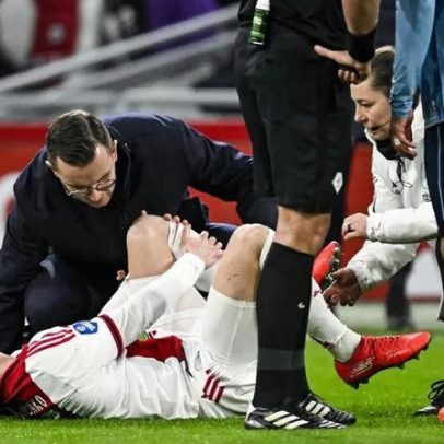 Zinchenko sofre lesão grave e falha o resto da temporada do Ajax