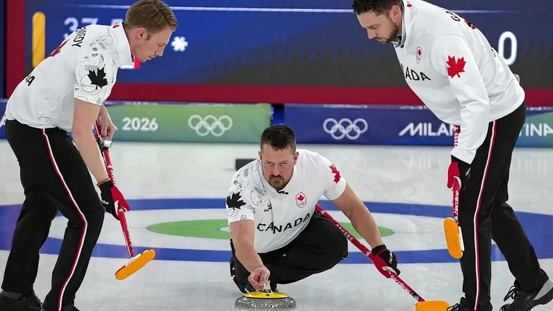 Atletas do Canadá competem em curling nos Jogos Olímpicos de Inverno
