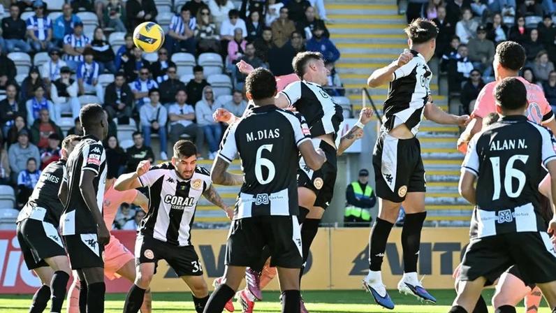 Bednarek marcou, de cabeça, o golo que deu a vitória ao FC Porto na Choupana, diante do Nacional