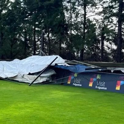 Muro cede e o marcador do estádio de Felgueiras fica danificado