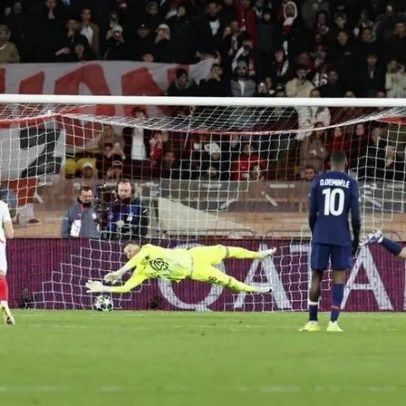 Vitinha felicita o guarda-redes do Monaco: Tive alguma sorte