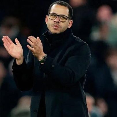 Liam Rosenior comenta férias do Chelsea após 18 meses sem pausa