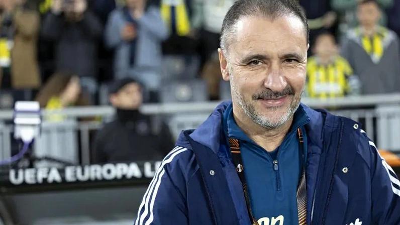 Vítor Pereira entrou a ganhar pelo Nottingham Forest