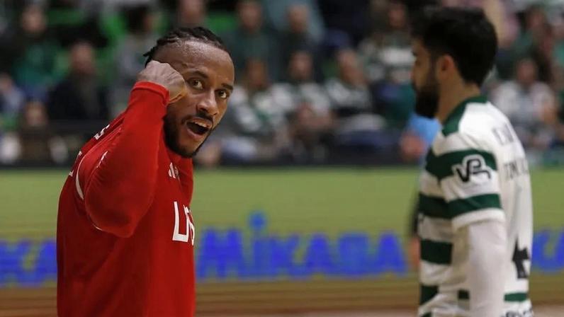 Pany Varela festeja depois de marcar ao Sporting