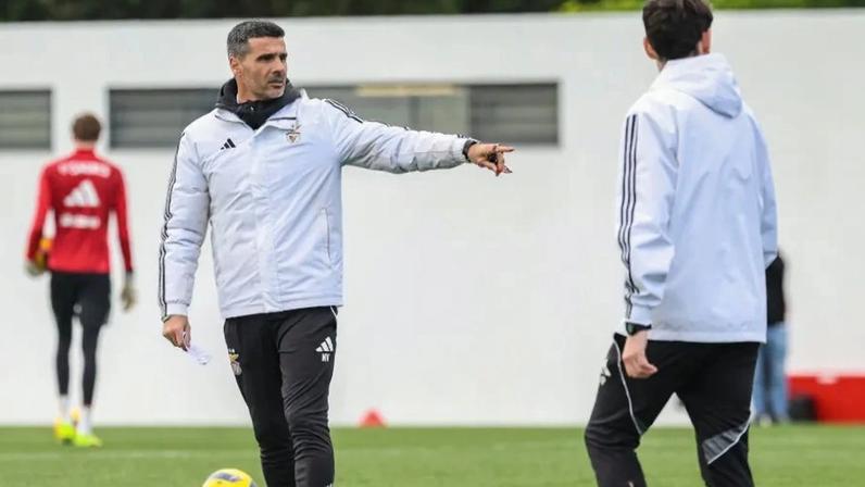 Nélson Veríssimo nos treinos antes da deslocação a Torres Vedras