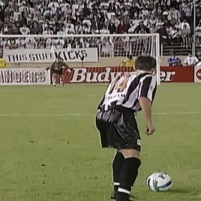 Correr 32 metros e fintar o guarda-redes: desempate ousado da MLS nos anos 90