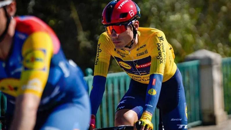 Juan Ayuso (Lidl-Trek) continua na liderança