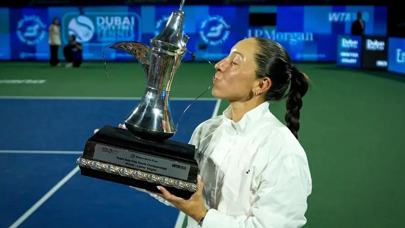 Jessica Pegula festeja conquista no Dubai