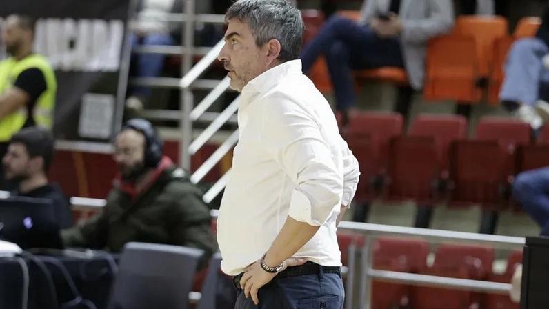 Henrique Pina atento