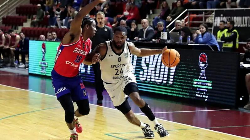 Malik Morgan no Sporting-Oliveirense