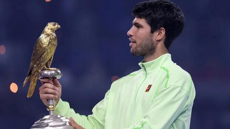 Carlos Alcaraz vence em Doha